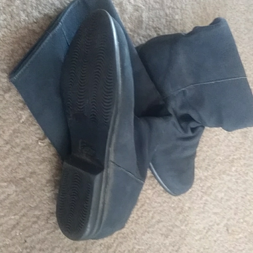 Shoes - Picture 2 of 3